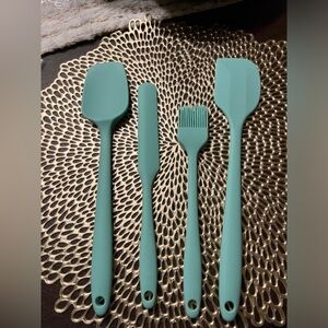 MINI UTENSILS NWOT